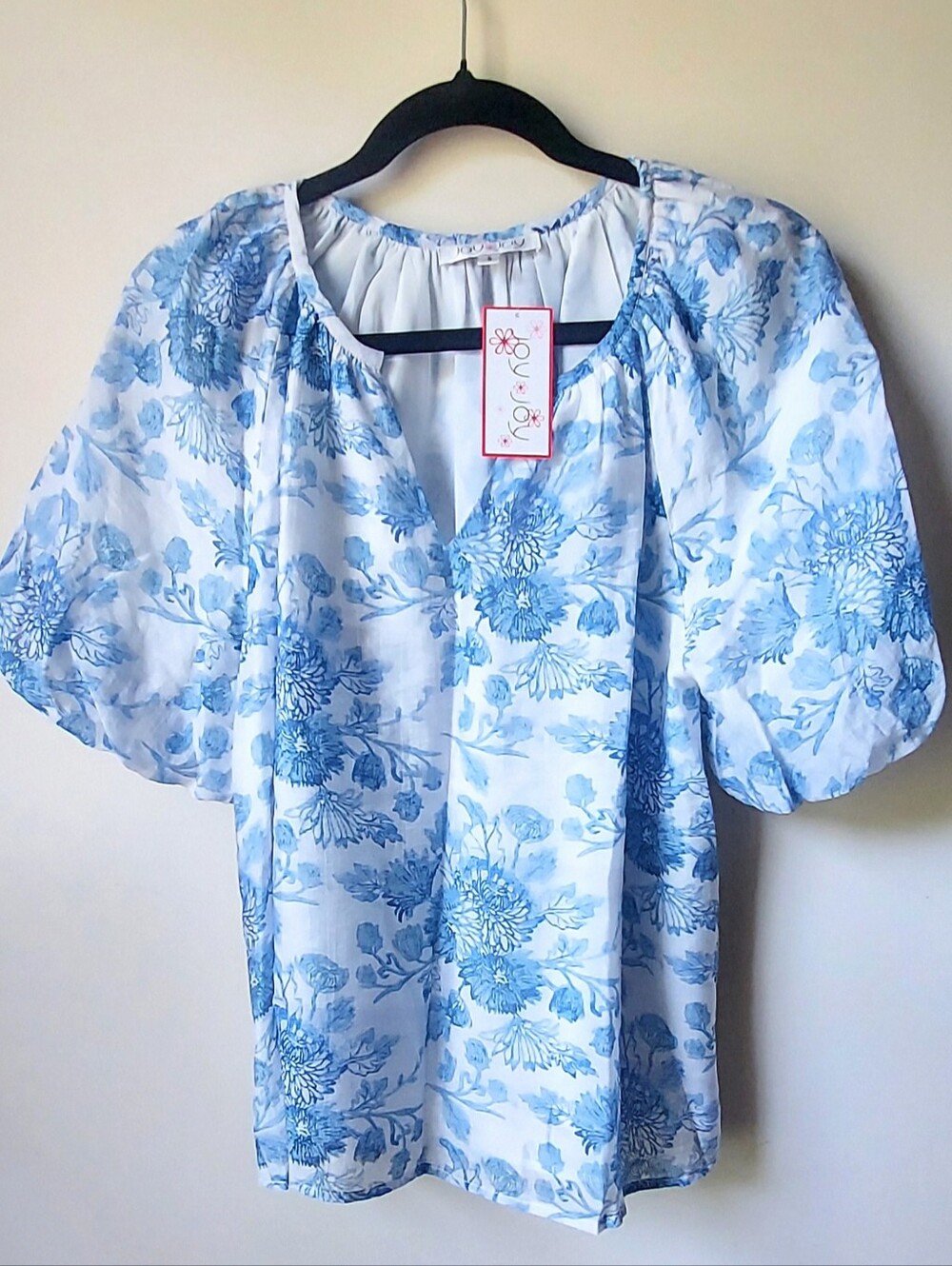 JOY JOY Puff Sleeve Peasant Top Blue and White Floral V-Neck Size Small NWT